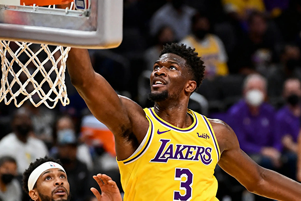 <a href=/lanqiu/suoyou/lakers/ target=_blank class=infotextkey>湖人</a>季前赛首胜：艾顿26分钟砍14+8，直言要做防守锚点