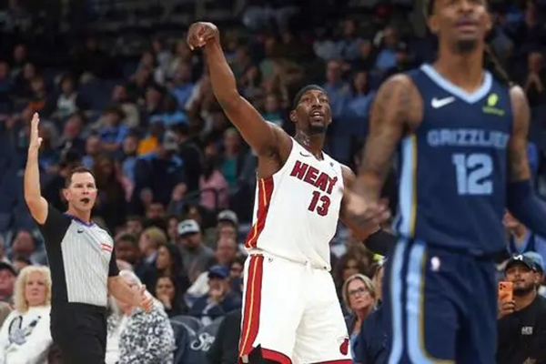 完美模仿<a href=/lanqiu/suoyou/warriors/ target=_blank class=infotextkey>勇士</a>库里，热火队阿德巴约首节连中4记三分带队击败灰熊